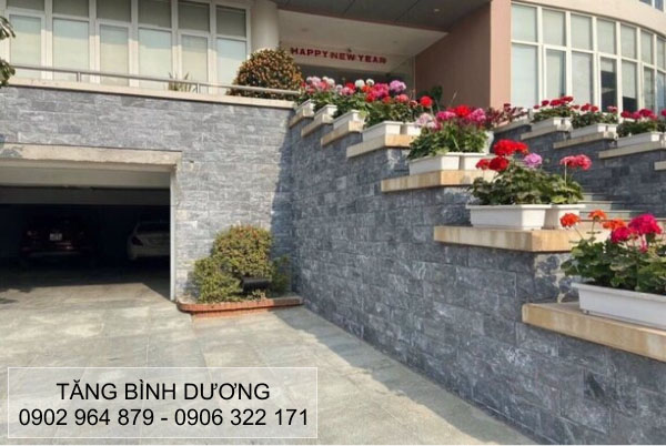 Đá bóc đen 10x20 ốp tường