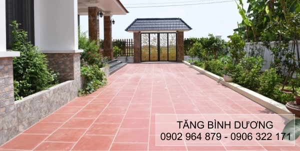 Gạch Hạ Long màu đỏ lợt lát sân nhà