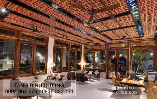 Sử dụng gạch bông gió hoa phượng ốp trần quán cà phê đẹp Sử dụng gạch bông gió hoa phượng ốp trần quán cà phê đẹp