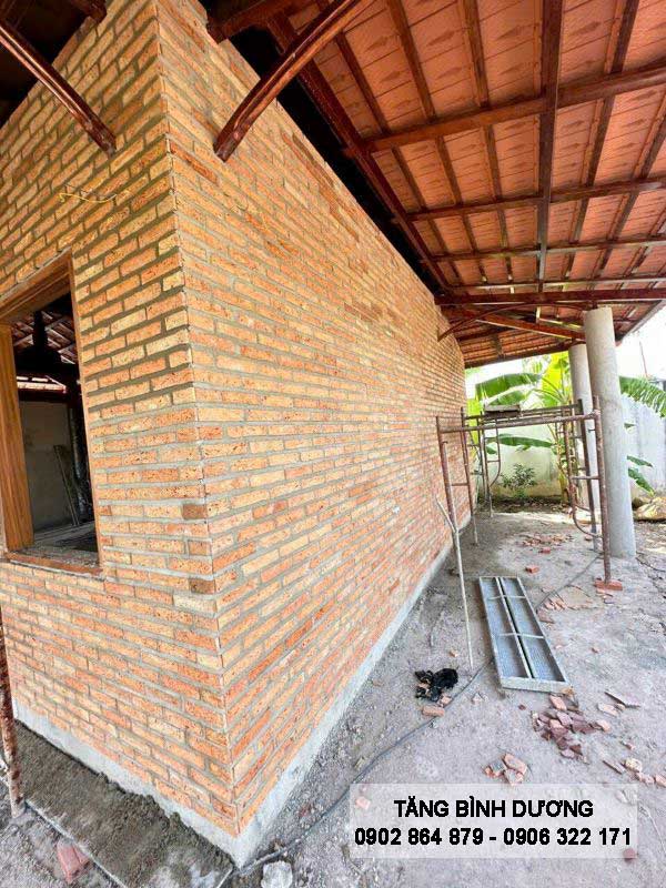 Dùng ốp tường mặt tiền nhà