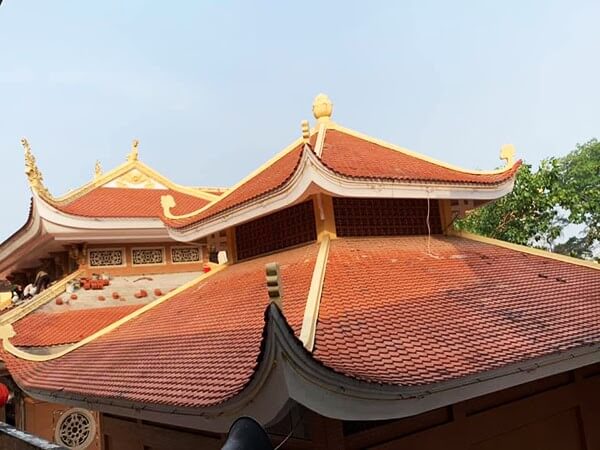 Ngói đất nung thường được sử dụng cho công trình đình chùa