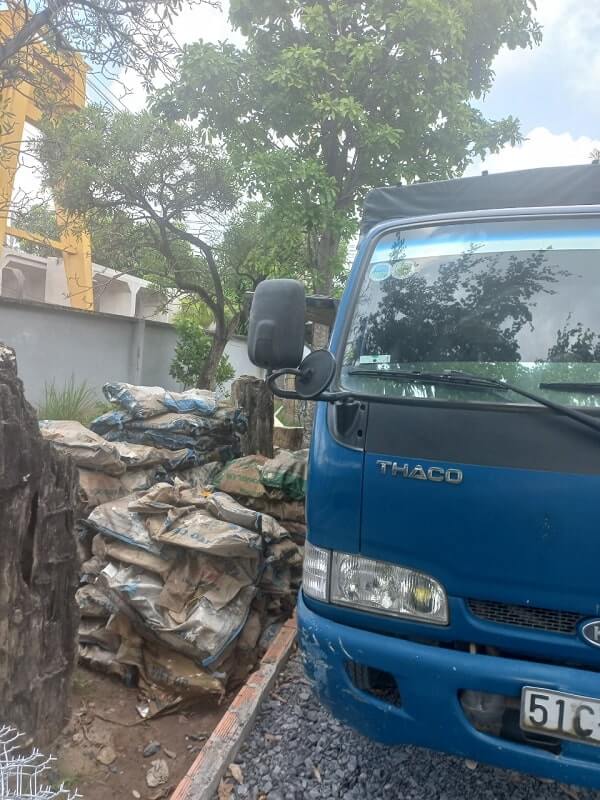 Đá chẻ bao giao chị Hằng khu công nghiệp Hải Sơn - Đức Hòa - Long An