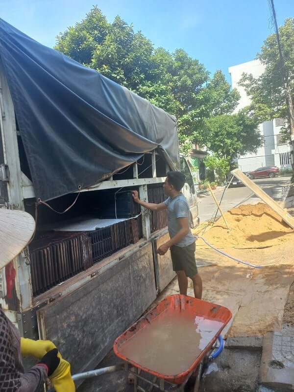 Xuống hàng ngói CR05 tại công trình Thủ Dầu Một