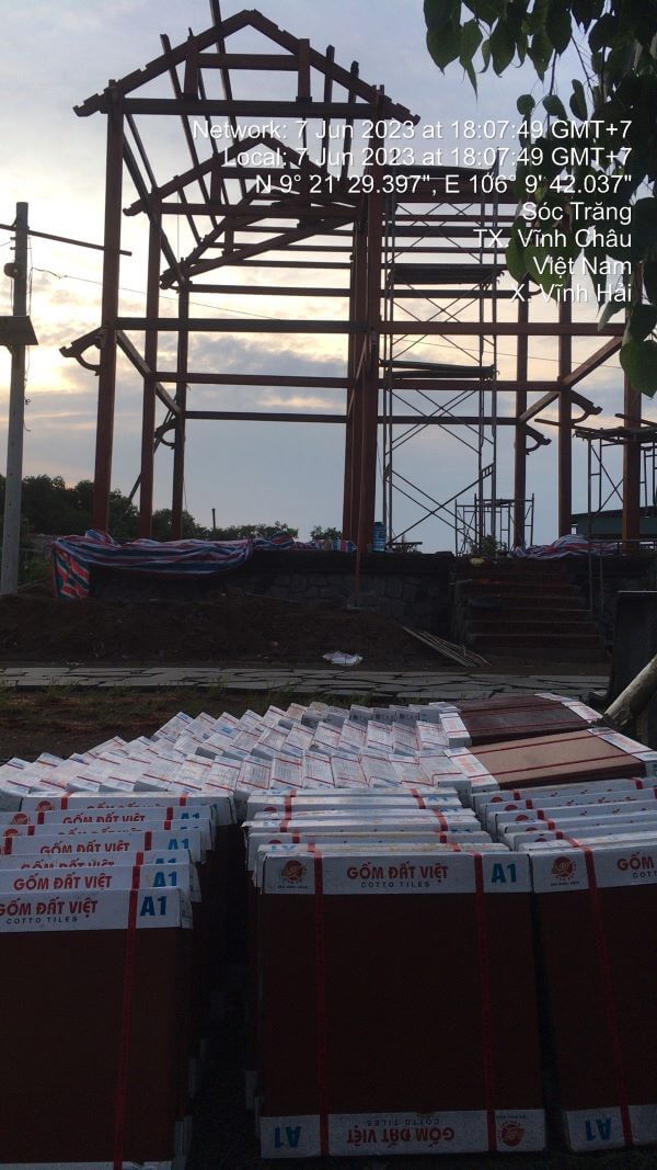 Gạch 40 tráng men đỏ Đất Việt giao chùa Quan Âm - Sóc Trăng