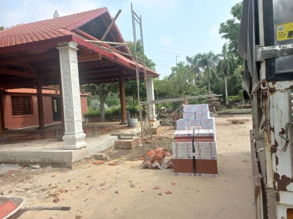 Ngói hài lớn tráng men trong Mỹ Xuân