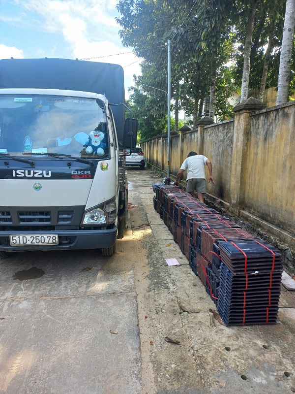 5000 viên ngói lợp CR05 đã được chuyển đến công trình Anh Thịnh Lộc Ninh Bình Phước