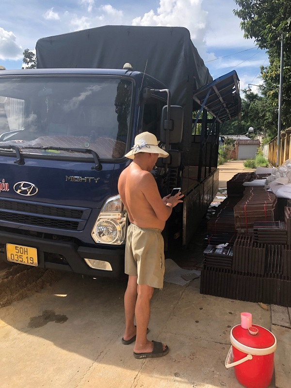 5000 viên ngói lợp CR05 đã được vận chuyển đến công trình Anh Thịnh Lộc Ninh (Bình Phước)