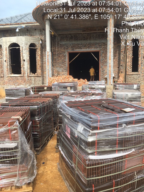 Ngói lợp CR02 đã đến nơi và sẵn sàng cho việc lắp đặt tại công trình của anh Thành ở Phú Thọ