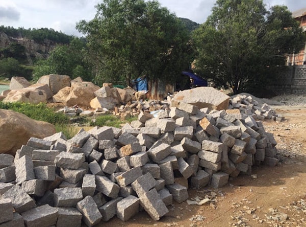 1m3 đá chẻ 15x20x25cm sẽ có 111 - 112 viên