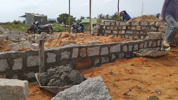 Móng đá chẻ có khả năng chống thấm tốt, giúp công trình nhà ở bền đẹp suốt trăm năm