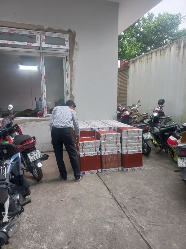 Gạch lát 40x40 tráng men đỏ Hạ Long giao Anh Công quận 12