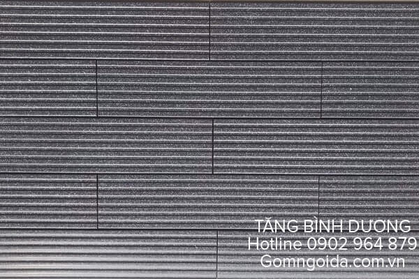 Gạch xẻ sóng Đất Việt màu đen trang trí tường