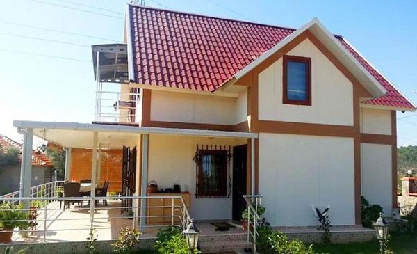 Nhà ở hiện đại lợp ngói màu đỏ tươi mới