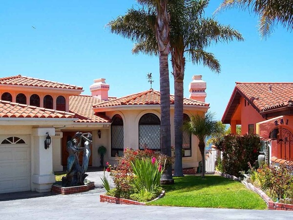 Mái ngói lợp nhà Hạ Long xuất hiện trong resort 5 sao