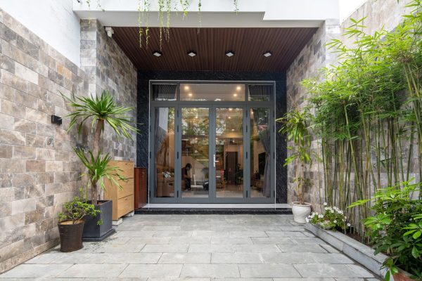 Vẻ đẹp quý phái và sang trọng của đá mài bóng vàng bông trong trang trí nhà ở