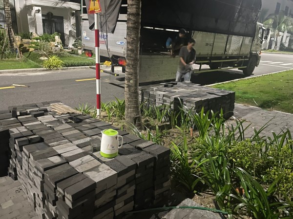 Đá tổ ong lát sân giao khu sân golf tại Củ Chi