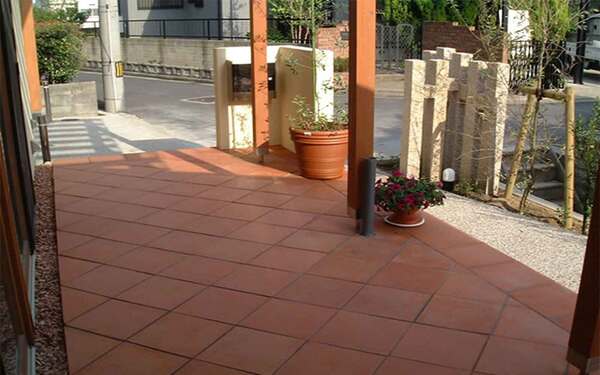 Gạch thẻ lát nền hành lang