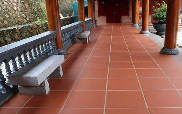 Công trình gạch đỏ lát sân vườn giá rẻ