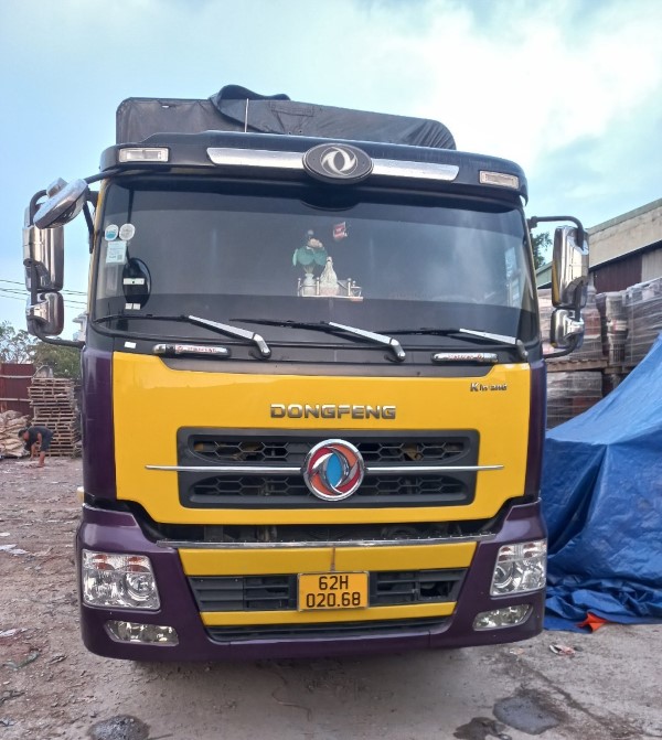 Container gạch lát tại kho Tăng Bình Dương đã sẵn sàng đi giao cho khách