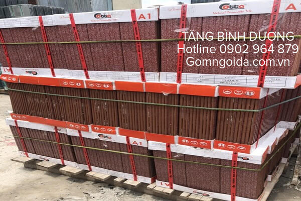 Một góc kho hàng gạch thẻ của Tăng Bình Dương ở Quận 12, TPHCM
