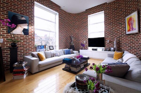 Tường phòng khách ốp gạch sang trọng