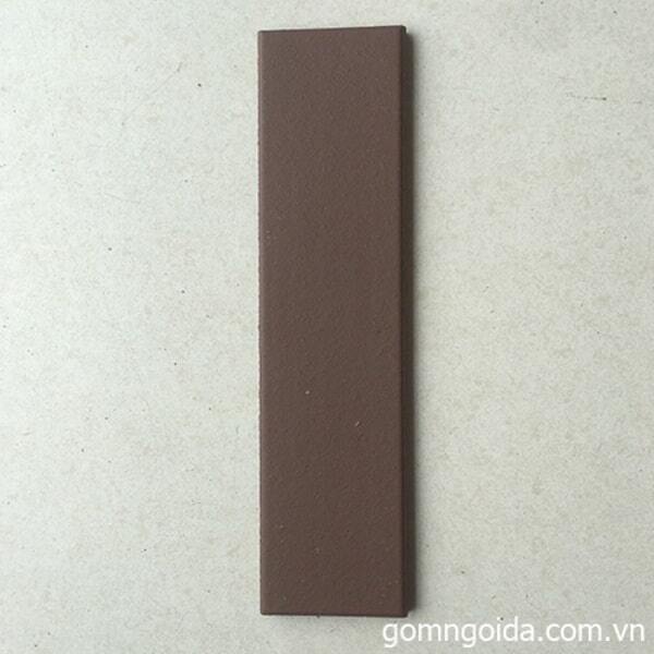 Gạch thẻ ốp tường ngoài trời màu nâu đậm trơn lỳ dẫn đầu xu hướng 2024
