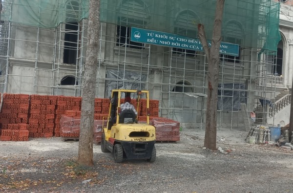 Tiến hành nhập kho Giáo Xứ Đất Đỏ