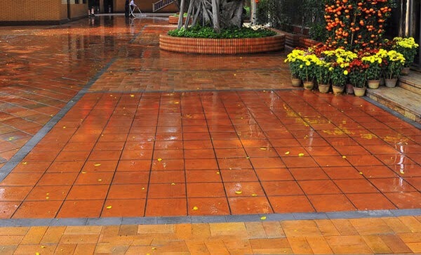 Gạch đỏ lát nền phù hợp với kinh tế nhiều gia đình