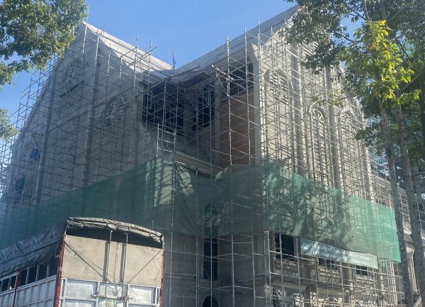 Thành công giao 30.000 viên ngói 22 Đất Việt tới Giáo Xứ Đất Đỏ