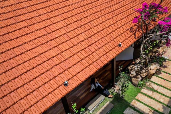 Gạch ngói lợp nhà Hạ Long gắn liền với vẻ đẹp truyền thống của ngôi nhà Việt