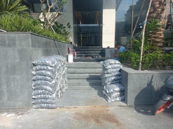 Hoàn tất bàn giao sỏi đen bóng cao cấp cho công trình