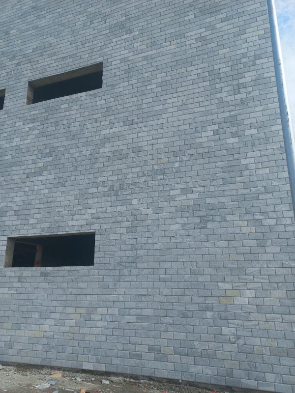 Đá băm đen kích thước 10x20cm dùng trong ốp lát tường nhà 