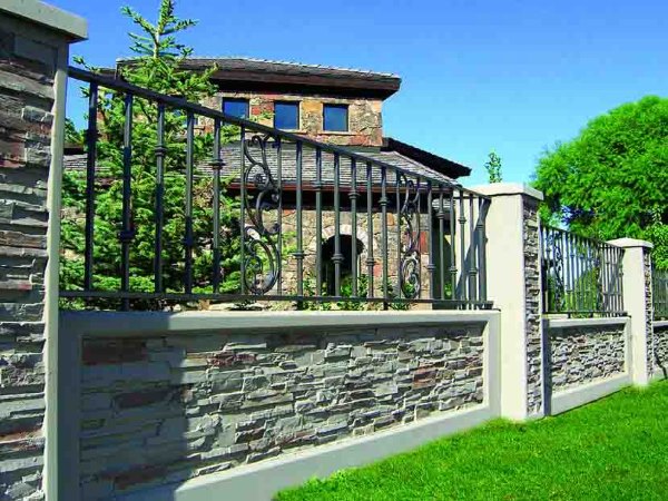 Tường rào ốp đá tự nhiên đẹp, chắc, bền với thời gian