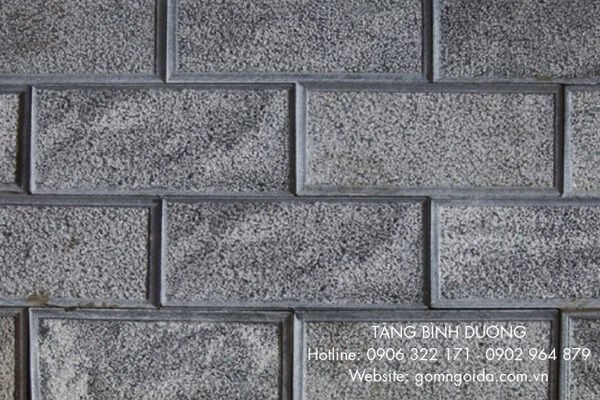 Đá bóc đen soi cạnh