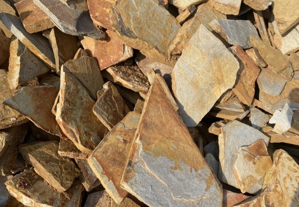 Đá chẻ bao vàng ánh kim (Đá rối)