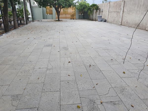 Đá lát sân vườn chống trơn hiệu quả