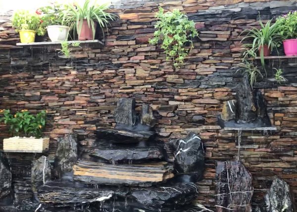 Mê hoặc với không gian tường ốp đá tiểu cảnh sân vườn