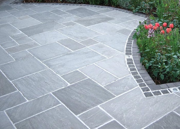 Đá tự nhiên lát sân vườn sang trọng, hiện đại