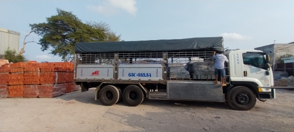 Đá tẩy xanh đã được đưa lên xe để giao cho khách