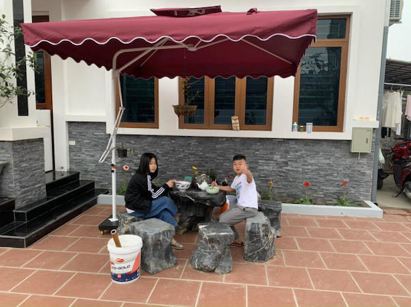 Chân tường ốp đá ghép đen mang vẻ đẹp trường tồn với thời gian Chân tường ốp đá ghép đen mang vẻ đẹp trường tồn với thời gian