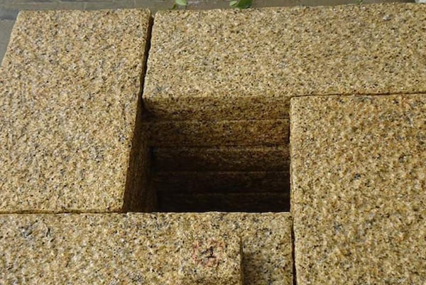 Đá granite vàng Bình Định băm mặt