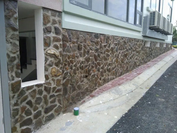 Đá đa sắc Lai Châu giúp cho chân tường không bị ẩm ướt, rêu mốc Đá đa sắc Lai Châu giúp cho chân tường không bị ẩm ướt, rêu mốc