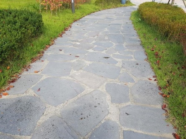 Đá rối ong xám trong hạng mục ốp lát lối đi Đá rối ong xám trong hạng mục ốp lát lối đi