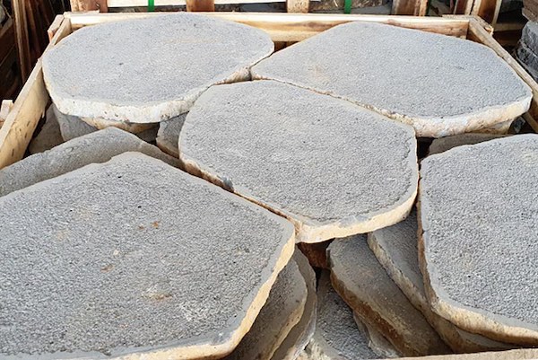 Đá thớt sân vườn bazan