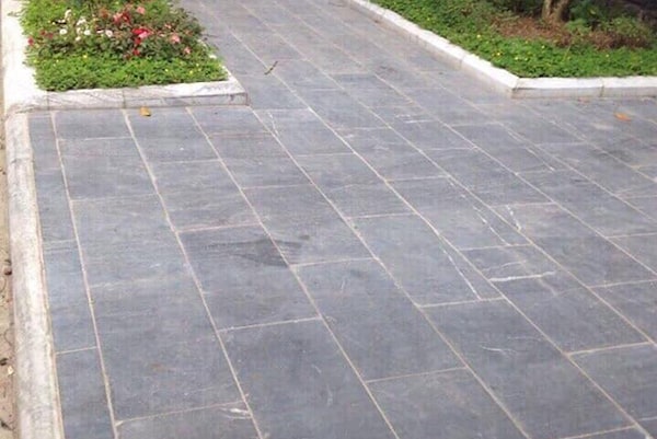 Đá mài nhẵn đen - Mẫu đá thịnh hành trong hạng mục ốp lát vỉa hè