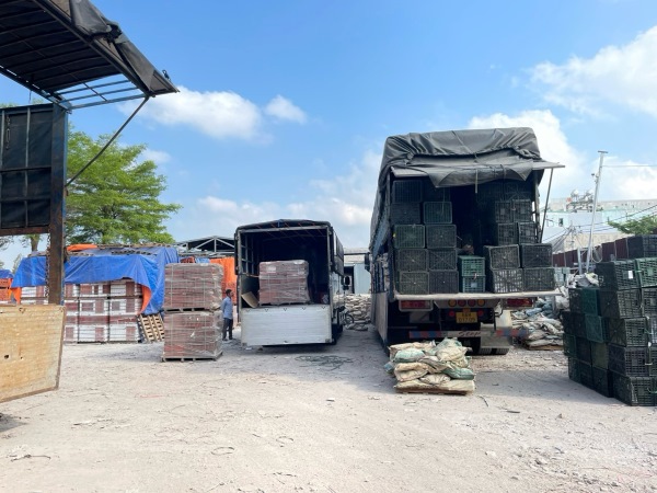 Xe Nhận Hàng Tại Kho Tăng Bình Dương để Giao Cho Khách