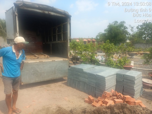 Đá lát sân mài hon xanh rêu 30x60 và ngói lợp 22 Đất Việt