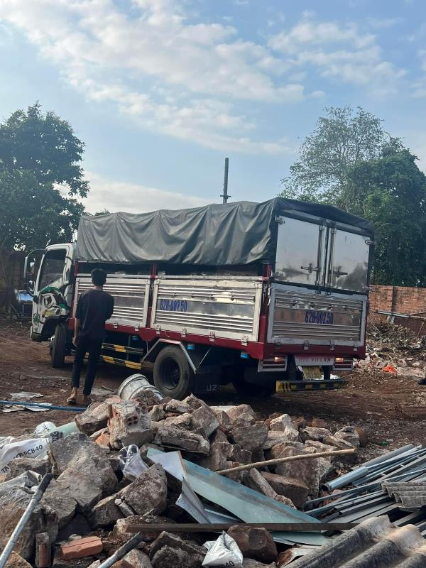 Vận chuyển đá tẩy xanh và đá bóc đến công trình