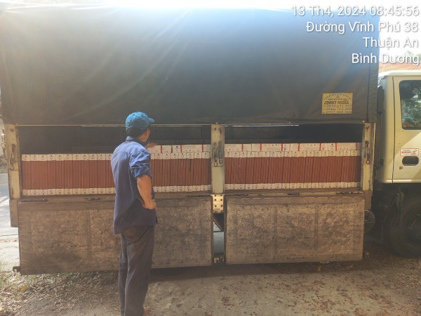 Vận chuyển gạch tráng men đỏ Hạ Long đến công trình tại Bình Dương Vận chuyển gạch tráng men đỏ Hạ Long đến công trình tại Bình Dương