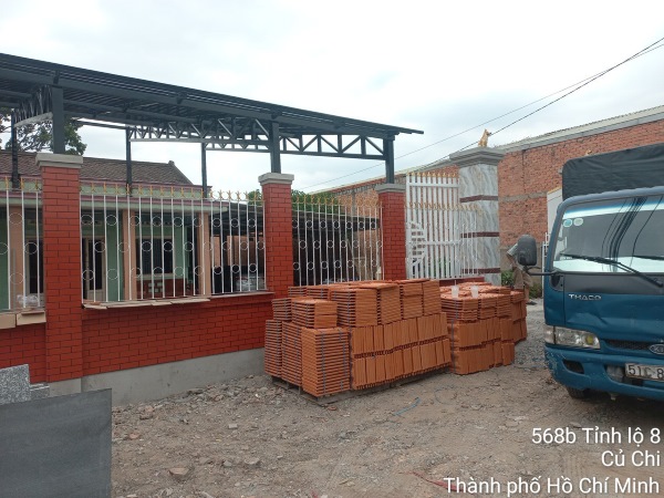 Hoàn thành bàn giao ngói cho khách hàng